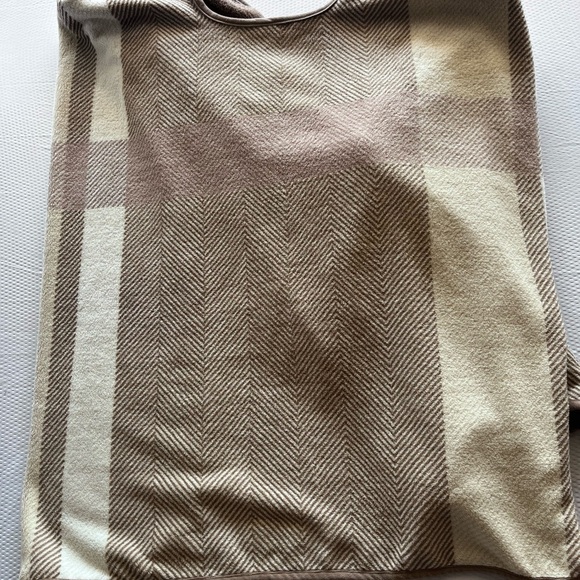 Cuddl Duds Beige and White Women's Poncho - Picture 4 of 6